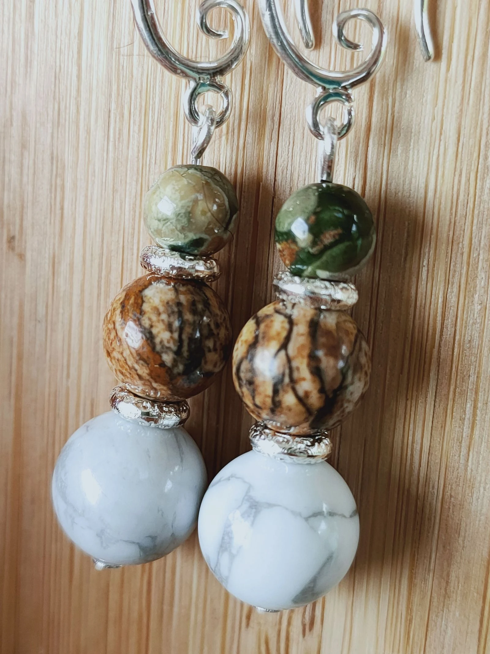 A pair of bohemian style earrings – photo 3